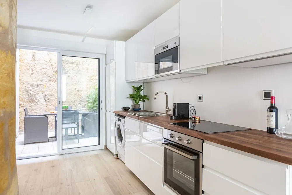 Beautiful apartment near train station by GuestReady