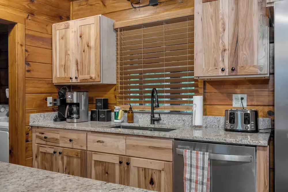 2 Cabins Game Room, Enclosed Porch, Hottub, Views Dudley I & II by Avantstay