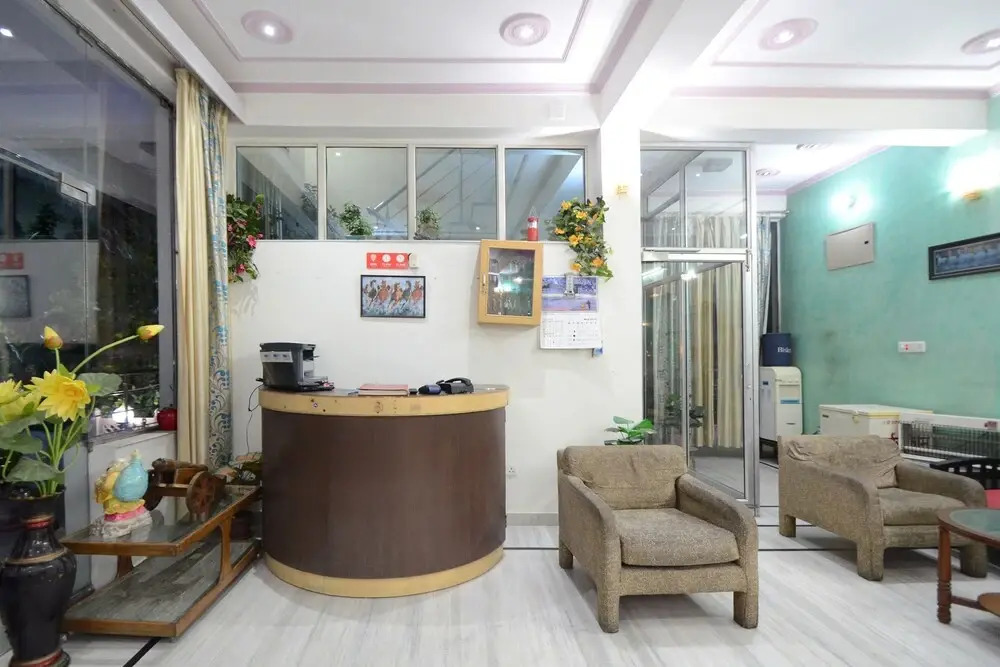 OYO 19035 Hotel Satkar