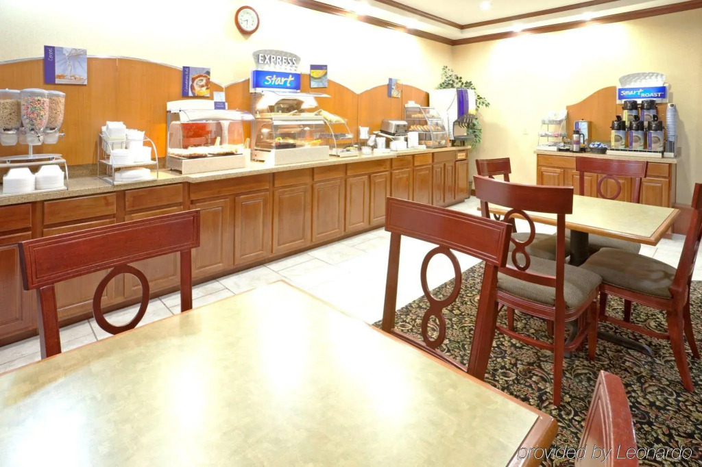 Holiday Inn Express & Suites Lake Worth by IHG