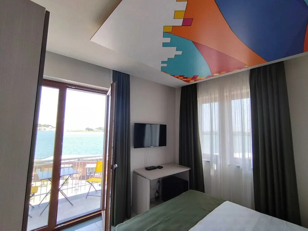 HAPPYROOMS