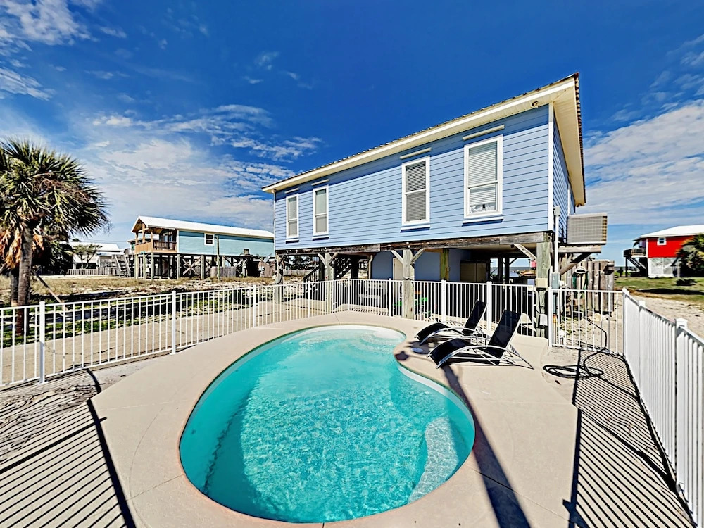3BR on Mobile Bay, 1 Block to Beach