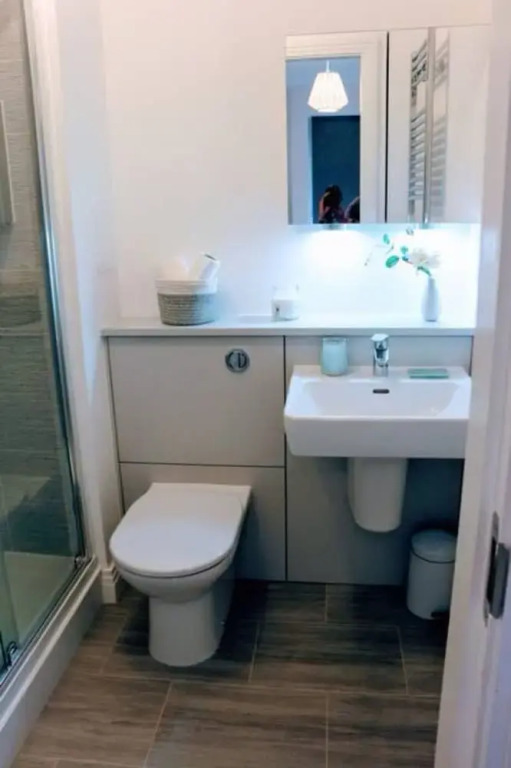 1 Bedroom Apartment With Free Parking Sleeps 2 in City Centre