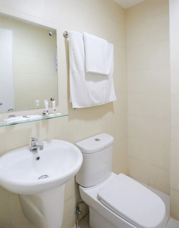 OYO 393 Triangle Apartelle