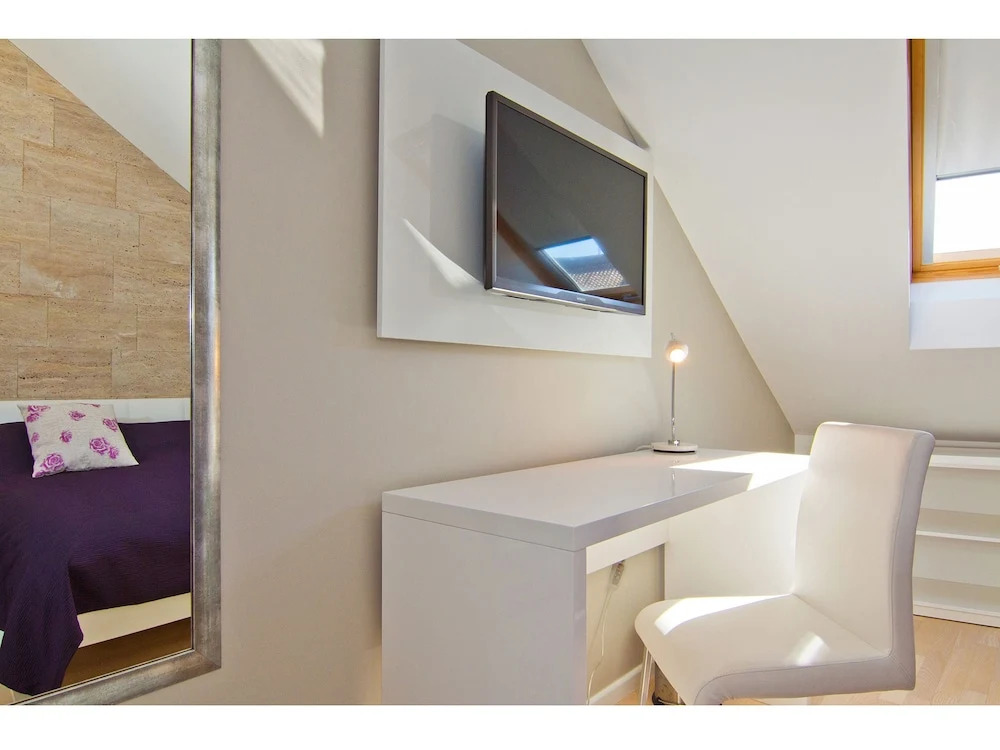 Laura Lux Suites