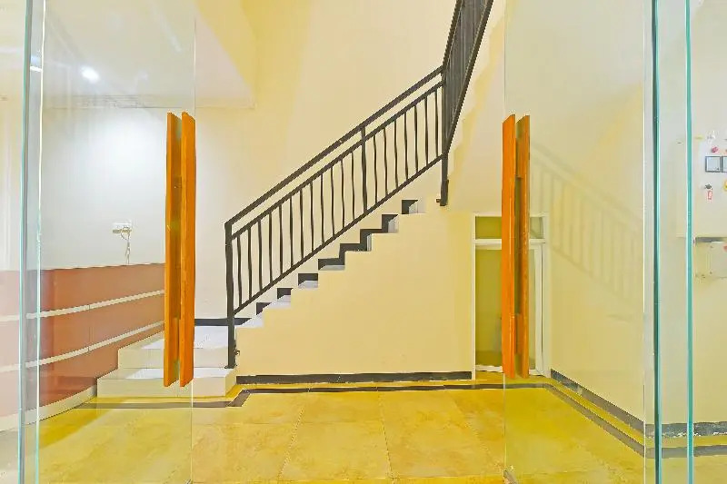 OYO 91351 87 Guest House