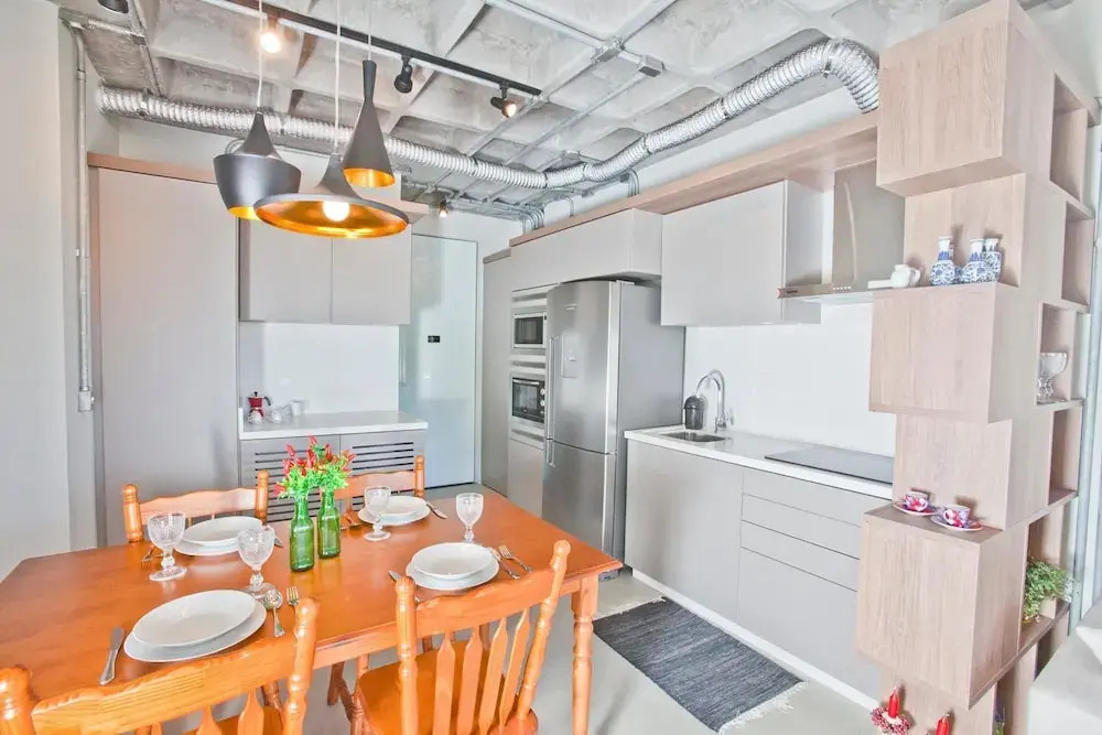 FL002 2 Bedroom Apartment By Senstay