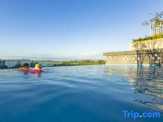 Lovely Apartment with Pool on the roof at Surin Beach