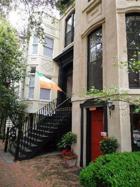 Joan's on Jones Bed & Breakfast