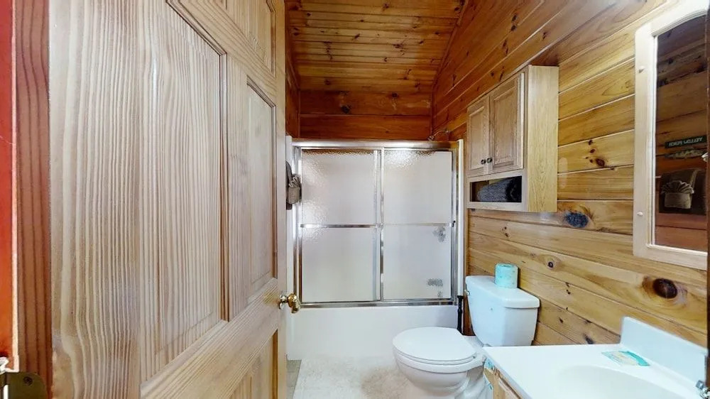 Valley Hi Mountain Cabin With Hot Tub and Gas Fireplace by Redawning