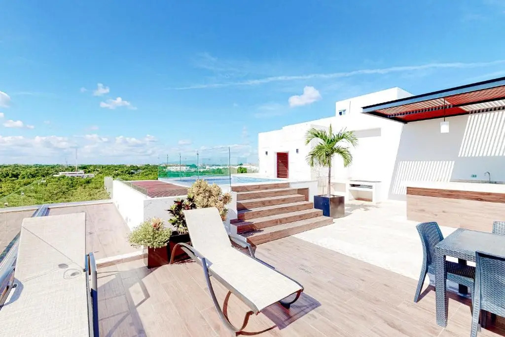 Eight VIP Beach Condo 301