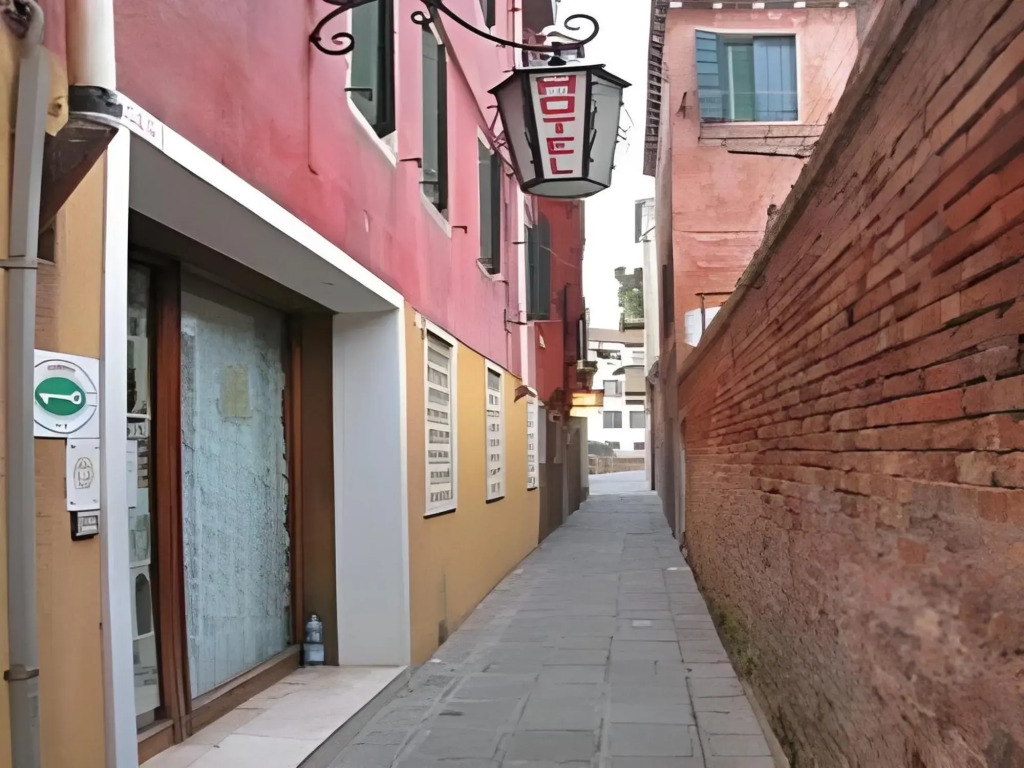 Hotel Leonardo