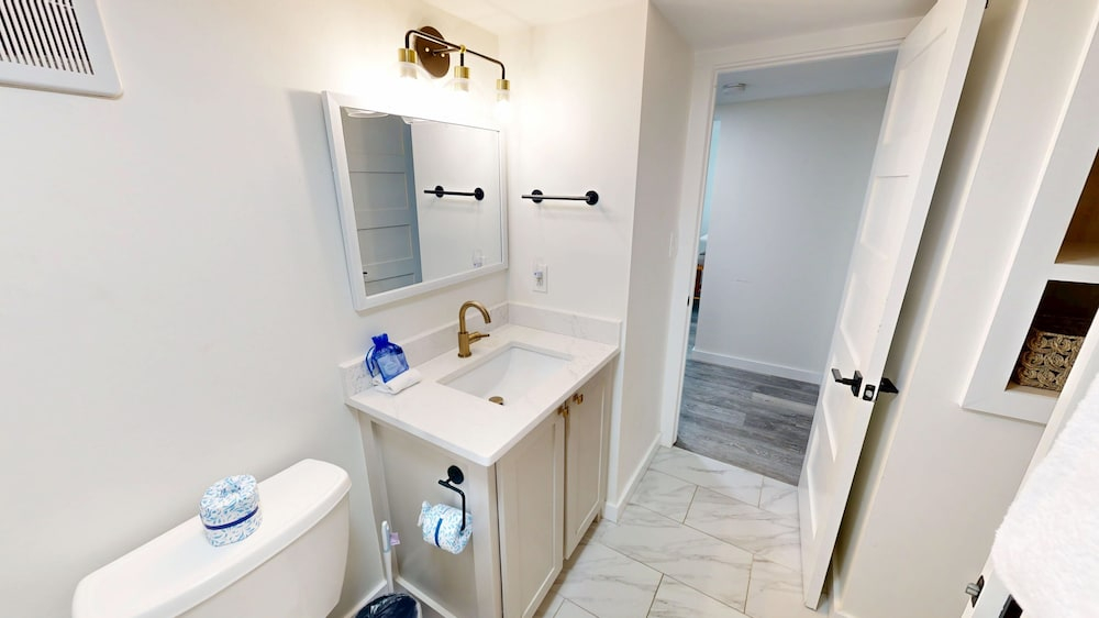 Shoreline Towers 1044 2 Bedroom Condo