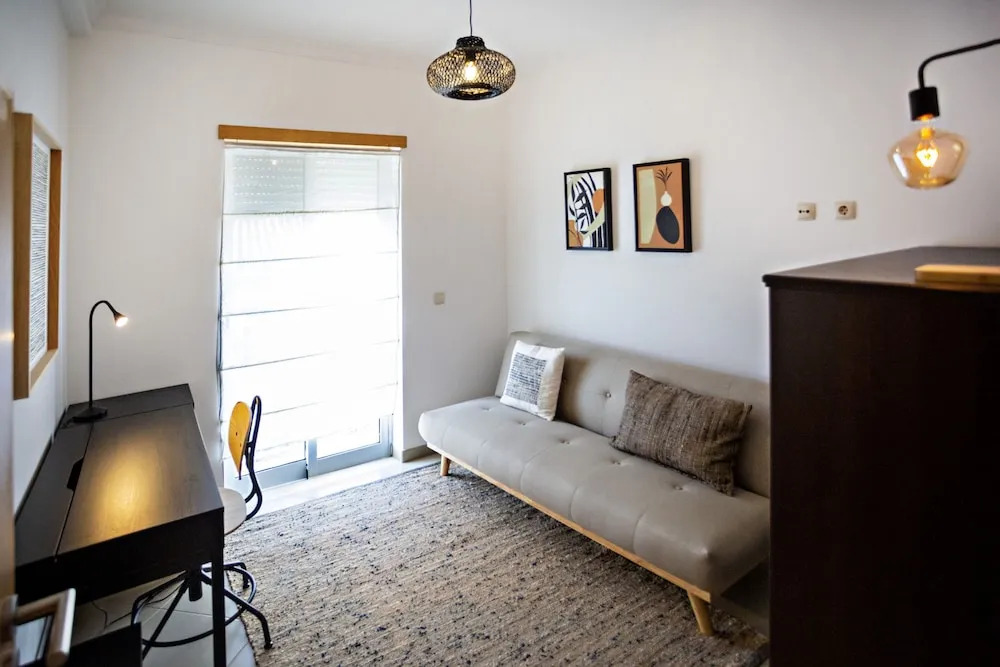 Pink House in Faro With 3 Bedrooms and 3 Bathrooms