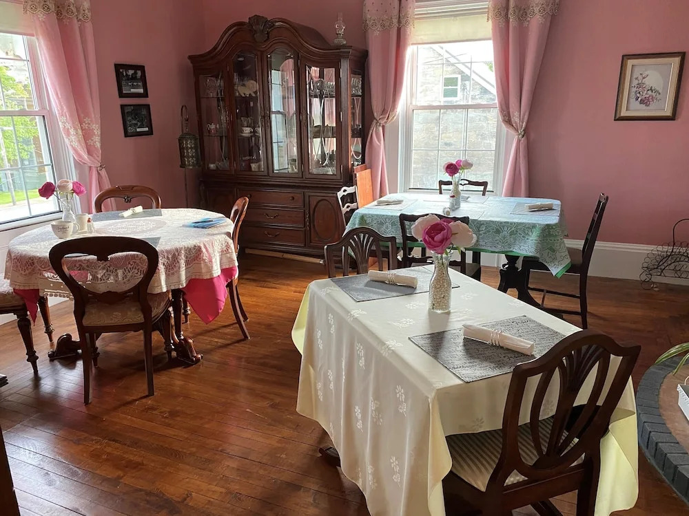 Seabank House Bed and Breakfast Hummingbird
