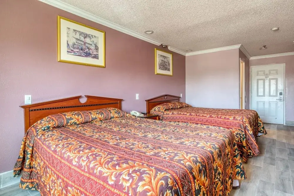 Passport Inn & Suites Corona Hotel