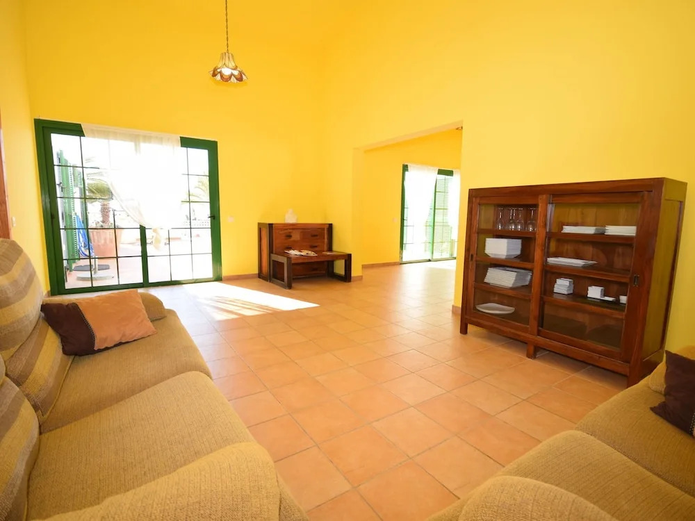 Spacious villa with good location in the north, just 15 min from the beach