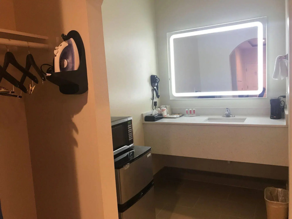Econo Lodge Inn & Suites Houston Willowbrook