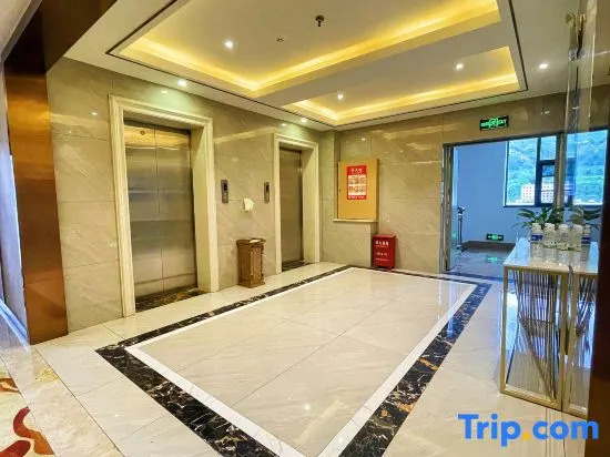 Kaijing Grand Hotel (Jinping Passenger North Station)