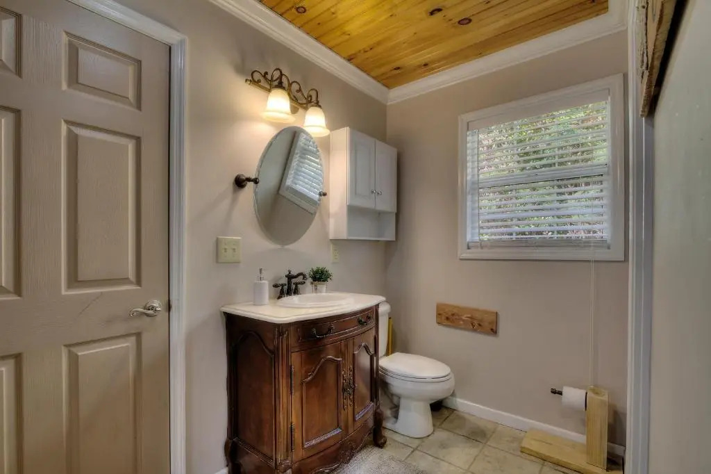 5Bedrooms*4KING BEDS*OUTSTANDING LOCATION*HotTub*