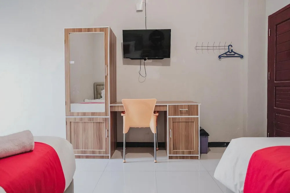 RedDoorz Syariah at Hotel Grand Mentari