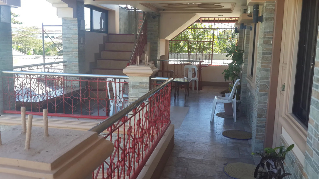 Eden Travellers Lodge