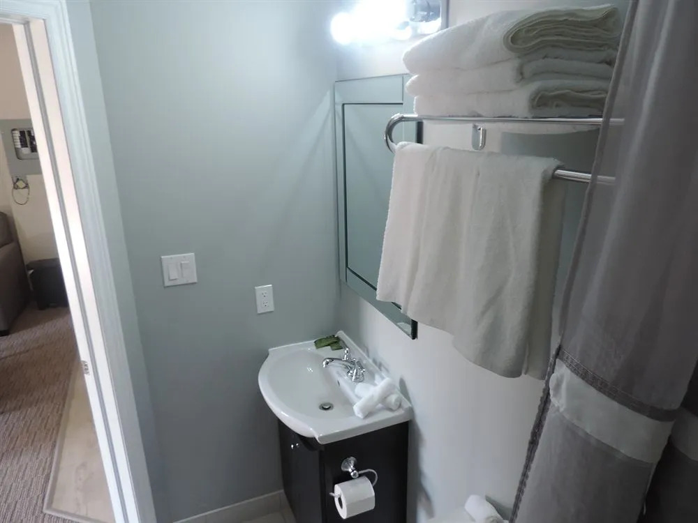 Wasaga Riverdocks Hotel Suites