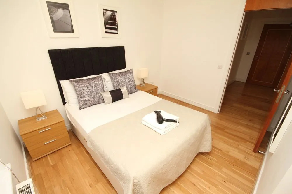 Georges Street Apartment Sleeps 8