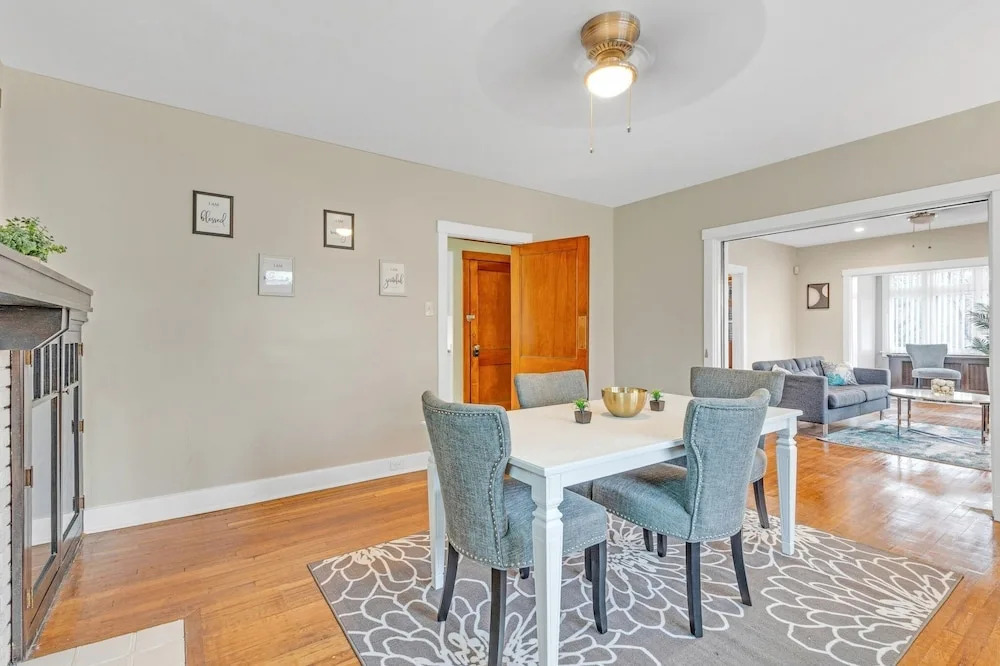 Spacious 3BR Home near Downtown, Oakland & East Liberty! Max 15 nights by RedAwning