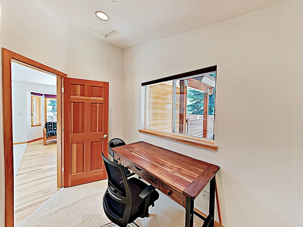 Westlake Village - 3 Br Home