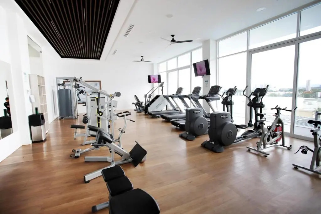 RealLuxe Stylish apartment with pool and gym