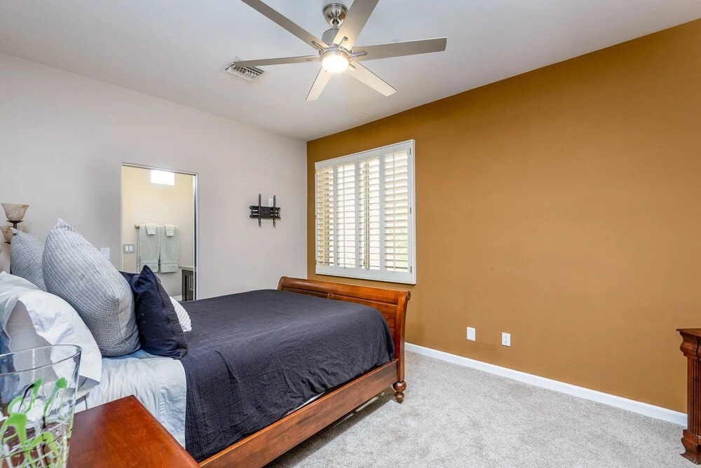 Casa Monument 3 Bedroom Home by RedAwning