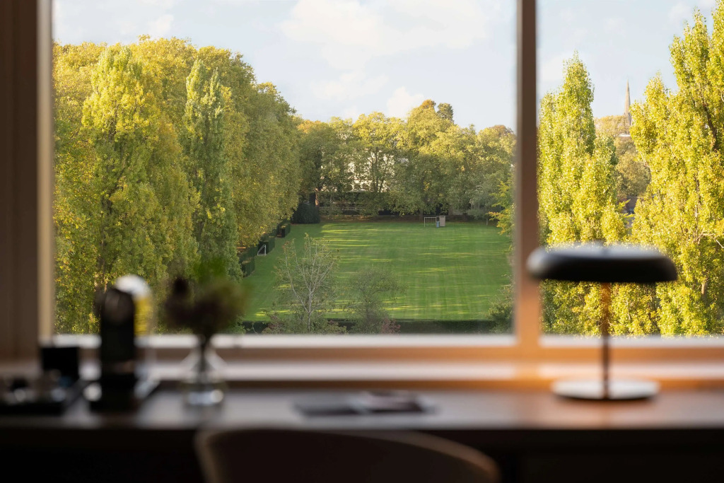 Royal Garden Hotel