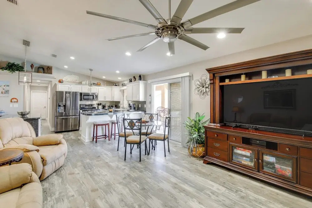 4 Mi to Lake Havasu: Home w/ Views, Pool & Spa