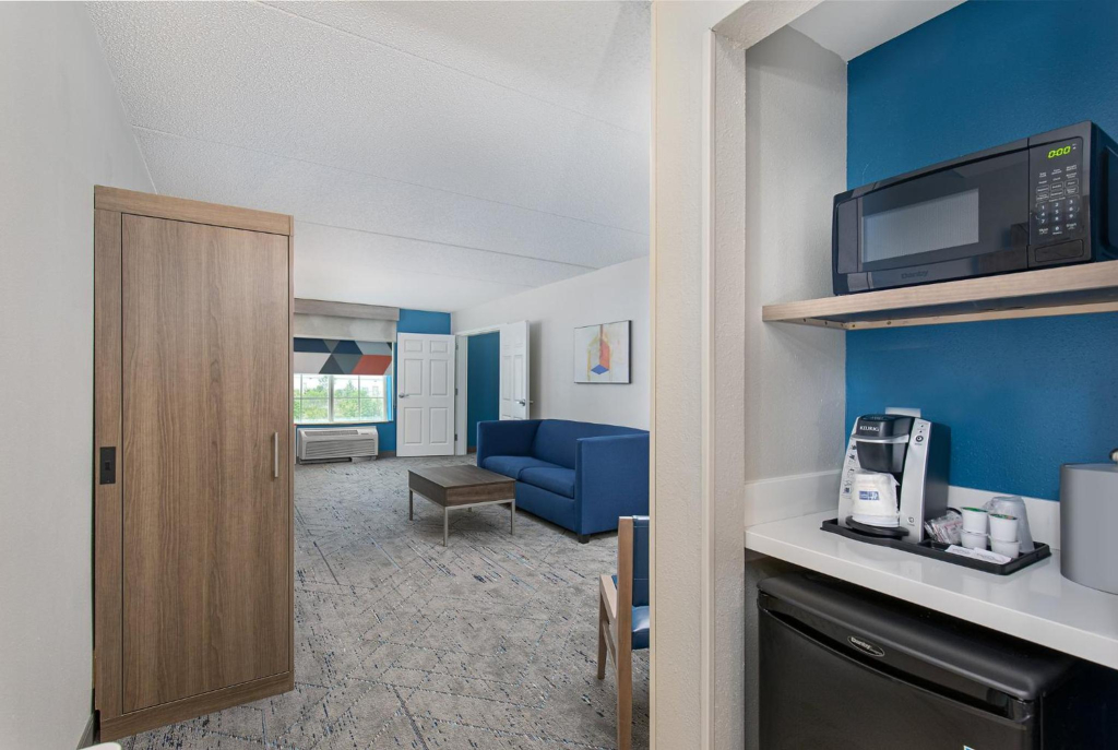 Holiday Inn Express & Suites Columbus at Northlake by IHG