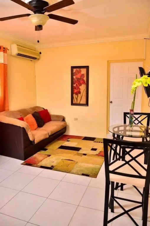 Kingston Sunset Guest Apartment II
