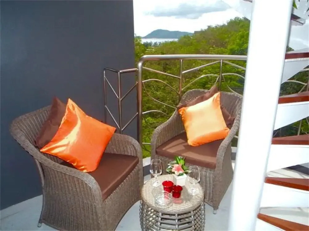 Emerald Patong 2 bedrooms Apartment Mountain View
