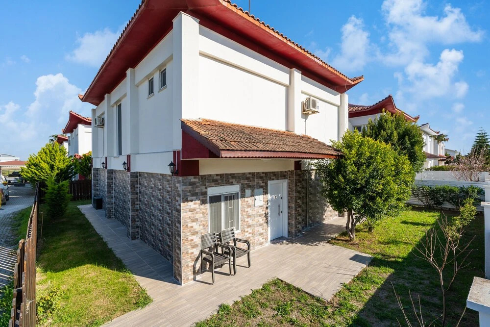 Villa Aris by Villatatilin