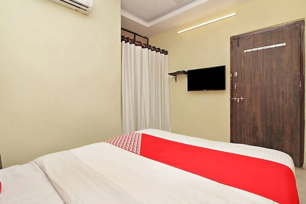 OYO 24605 Grand Season