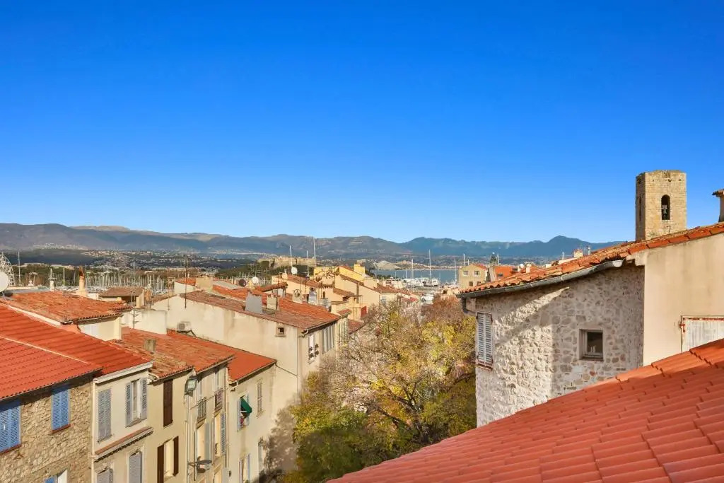 Newly Renovated Apt/2 Terraces/Sea+Mountain Views