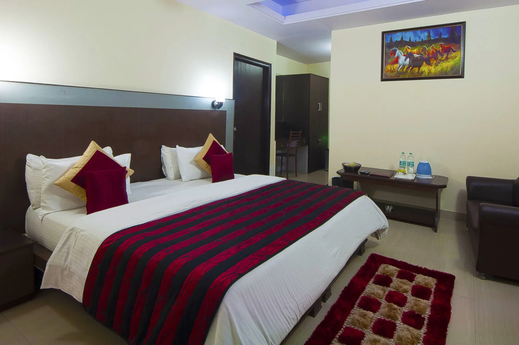 HOTEL VISHAL RESIDENCY NEAR DELHI AIRPORT with FREE AIRPORT DROP