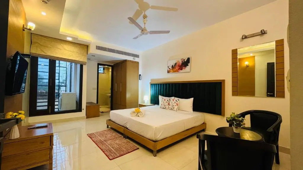 BluO 2BHK - M Block Mkt Greater Kailash