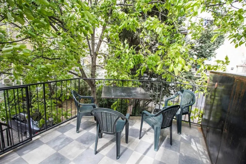 2BR Mezzanine style apartment w Patio