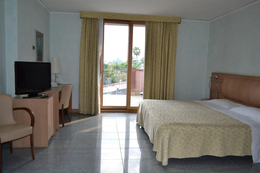 Marina Palace Hotel & Congress Hall