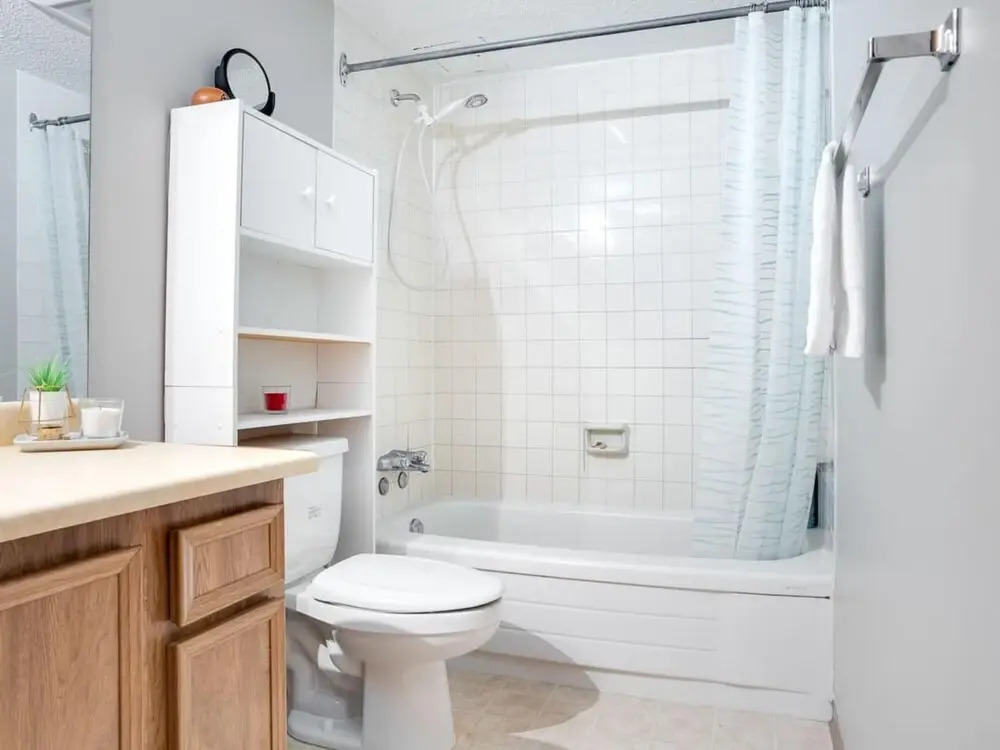 Stylish and Cozy Eau Claire 2BR With Gym Coffee