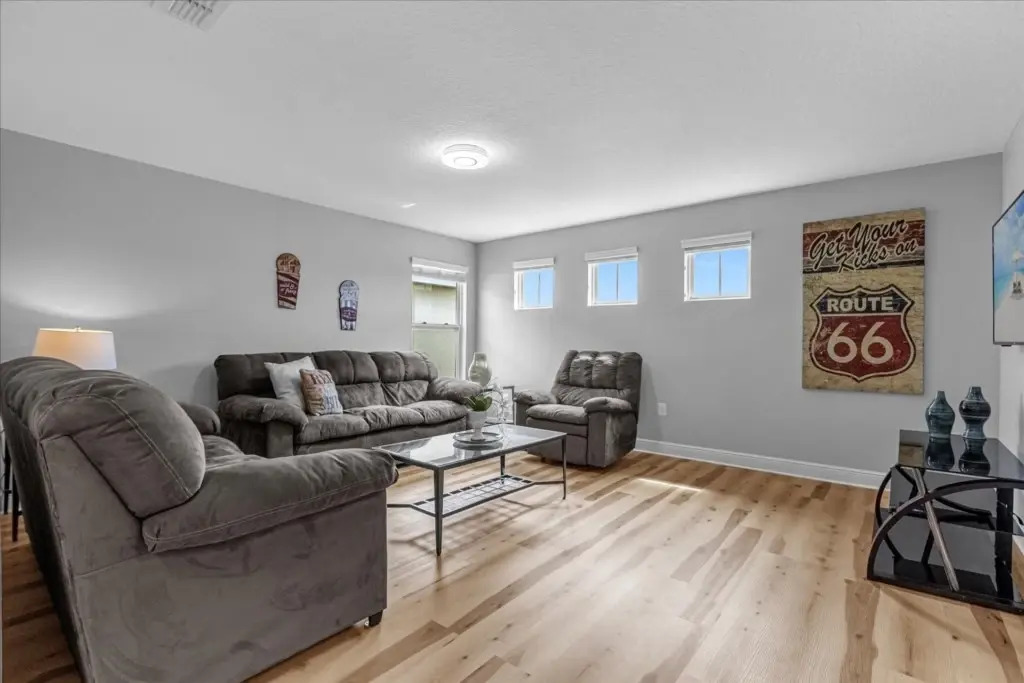 5 Bedrooms 4 Bathrooms Solterra 5357 Oa