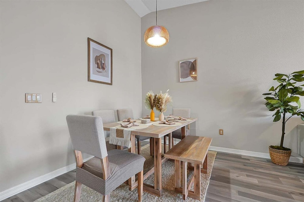 2722 Club Cortile Unit B 3bed