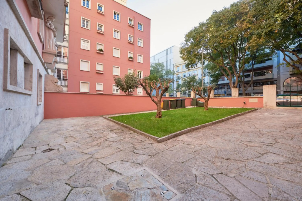Deluxe Apt at Amazing Prime Location, By TimeCooler