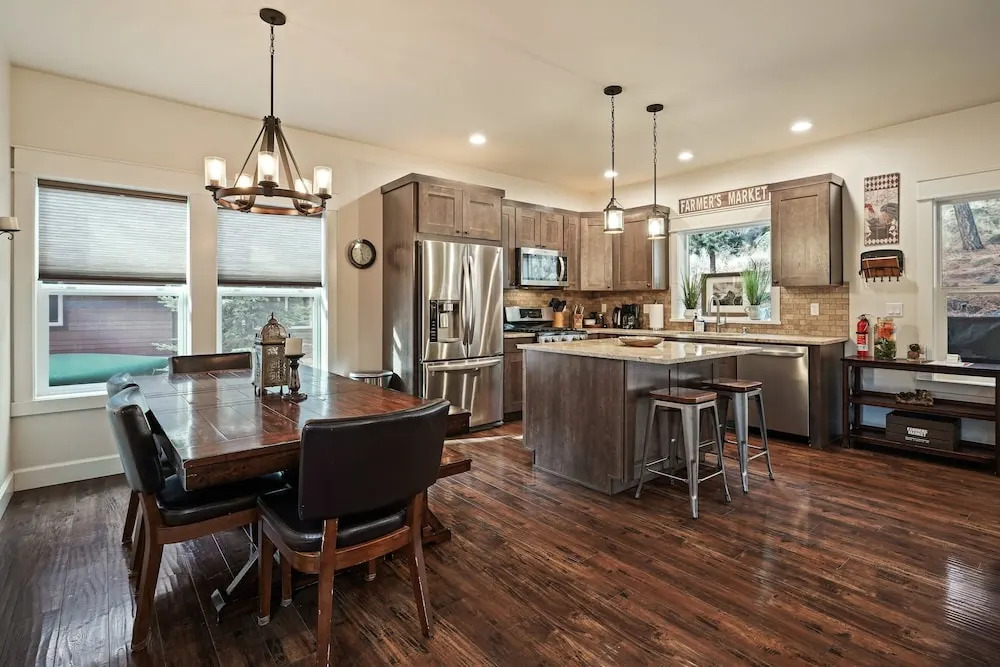 Trails End 5 Bedroom Home by RedAwning
