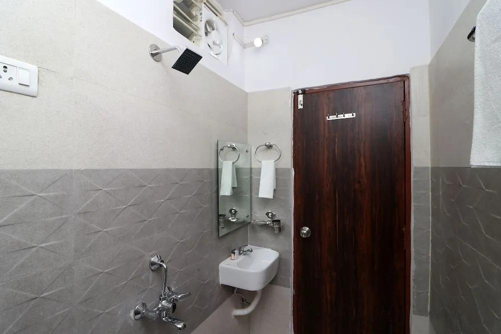 OYO 17043 Hotel Ocean Pearl